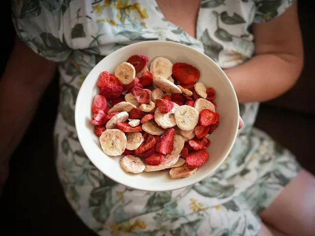 MIXIT Duże Chrupiące Owoce Liofilizowane BANAN TRUSKAWKA 160g_3