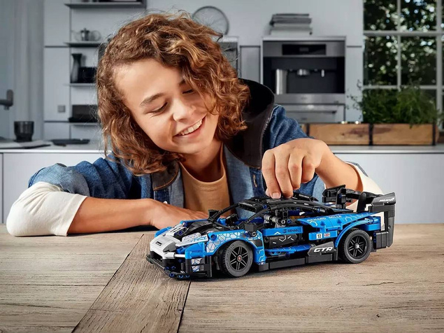 LEGO TECHNIC McLaren Senna GTR 42123