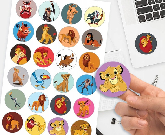 Kolorowanka z naklejkami. Małe Modnisie