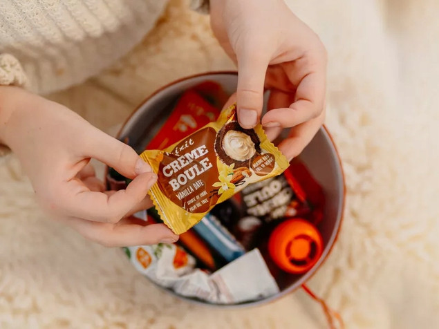 MIXIT Świąteczna Bombka Pełna Smakołyków 9 Przysmaków 353g