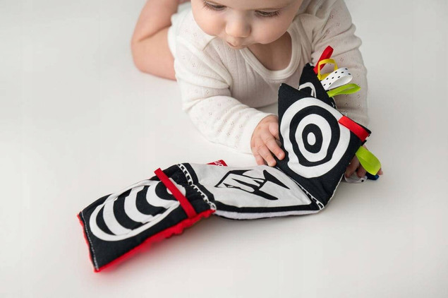 Mała książeczka Sensoryczna Czerwona Mom's Care